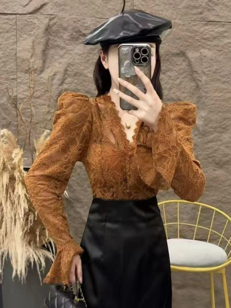

2025 Autumn New French Temperament V-neck Puff Sleeve Blouse Lace T-shirt Women's Niche Slim Versatile Top