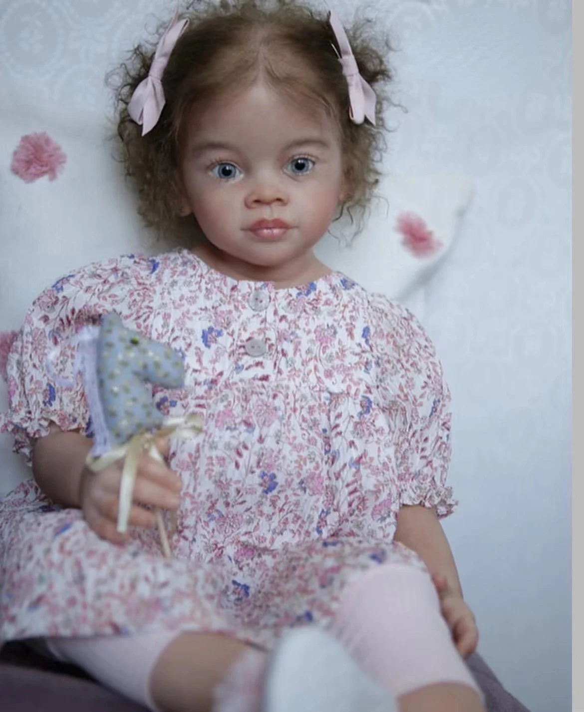 DLS Fornitura limitata personalizzata Reborn Baby Doll Meili Abito diverso Capelli ricci castani Bambole già finite Regalo di Natale