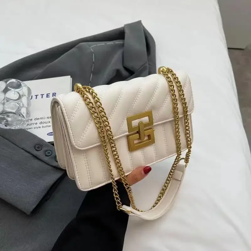 24 Diamond-Shaped Embossed Fashion Chain For Female Commuters With One Shoulder Messenger Bag handbags  purse    bags for women