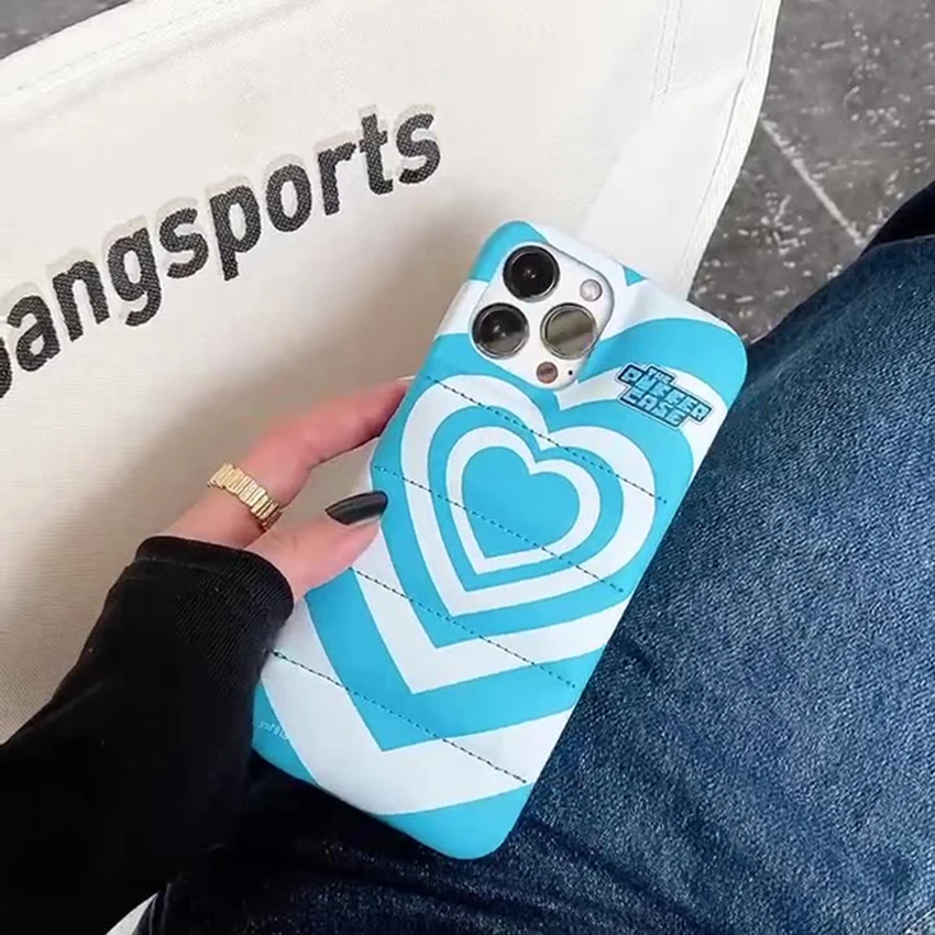 Custodia per telefono con piumino a forma di cuore in cotone riempito per Iphone 15 14 13 12 11 Pro Max Plus Custodia per telefono Stero Cover rigida Guscio artistico