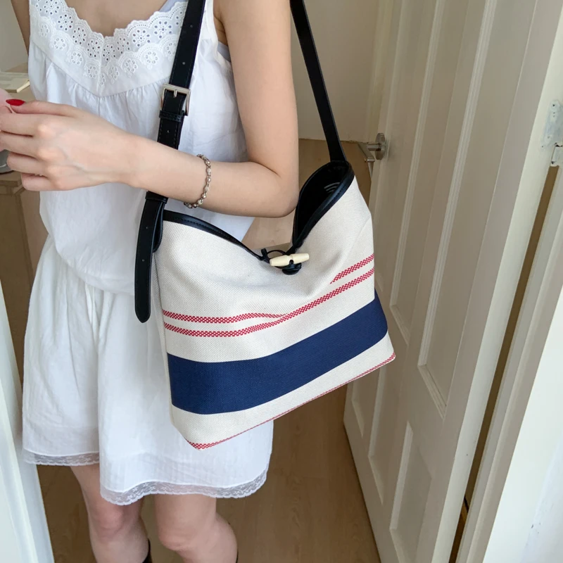 

American Style Versatile Tote: Popular 2025 New Arrival, Exquisite Female Bag for Modern Lifestyles
