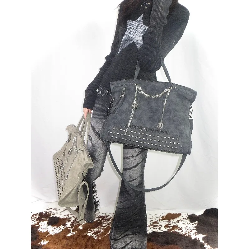 

Wasteland style subculture chain design retro large capacity heavy industry punk rivet messenger commuter bag