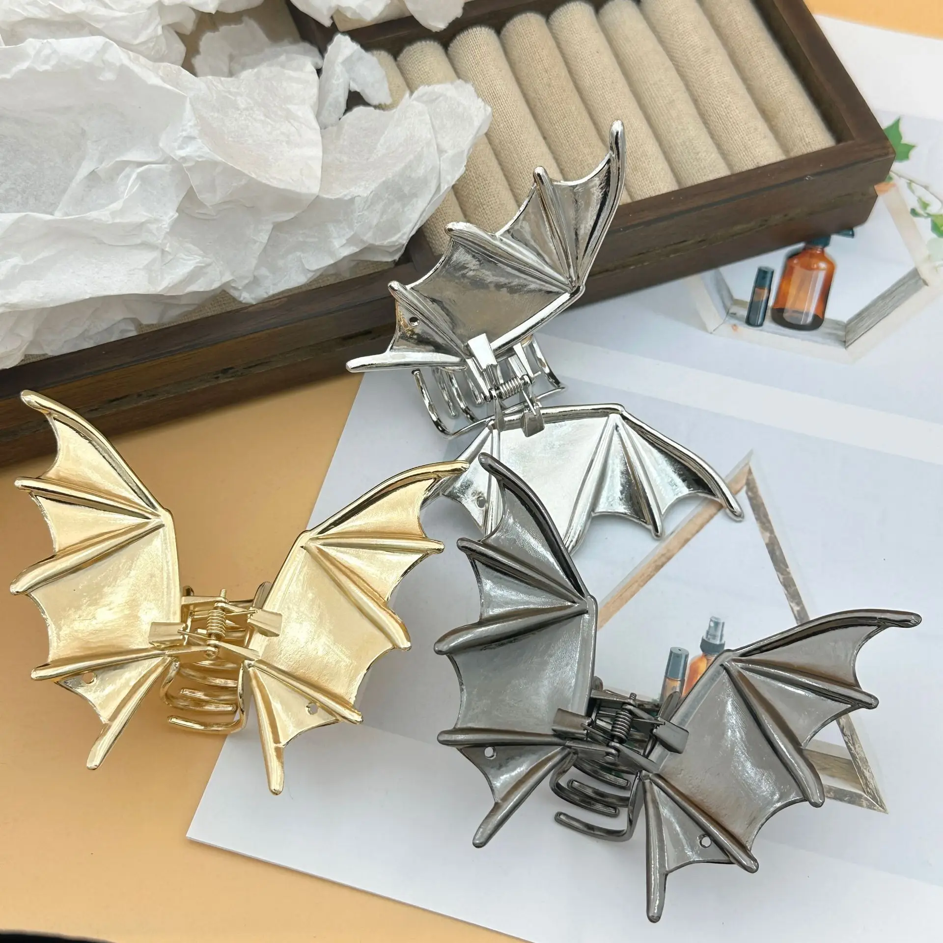 Classic Alloy Bat Hair Hairpin Clips Y2K Gothic Style Metal Shark Clamp Halloween Dress up Gifts Hair Accessory wholesale