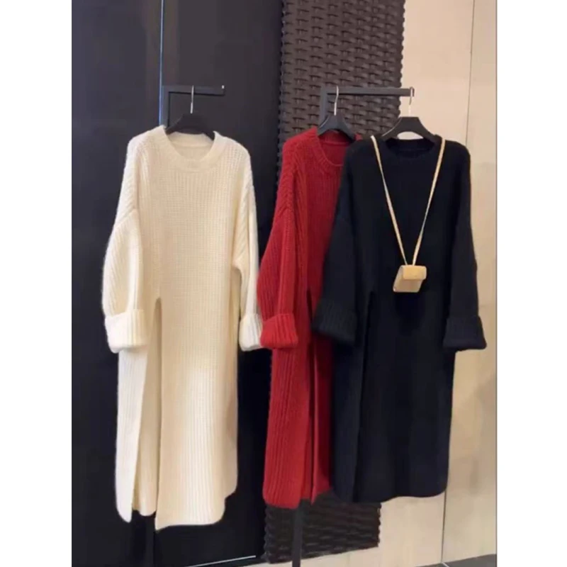 2026 Abito in maglia da donna stile coreano pigro Primavera Autunno Nuovo abito maglione di media lunghezza allentato sopra il ginocchio Spacco laterale O-Collo Semplice