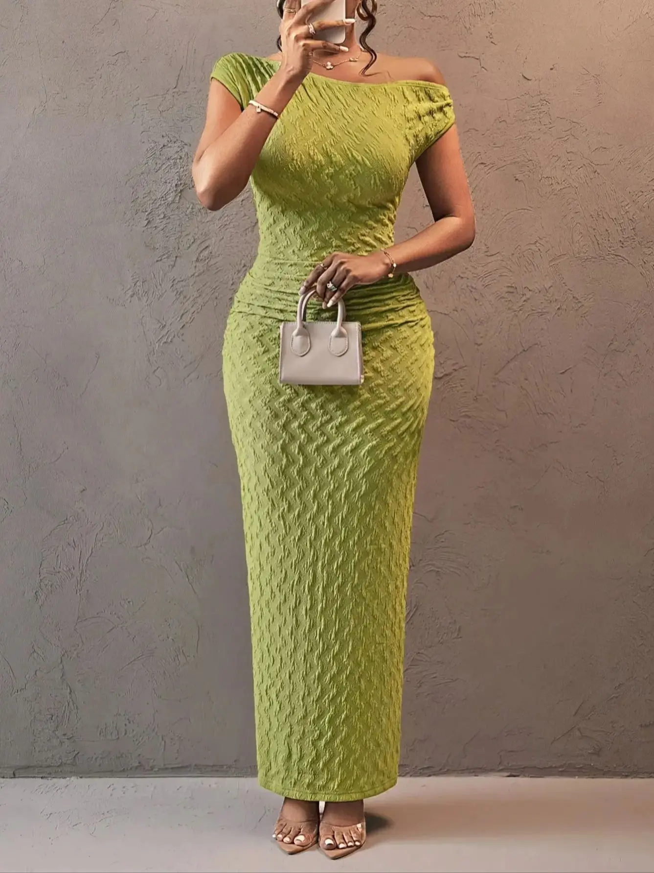 Sexy asymmetrische off-shoulder mouwloze bodycon lange jurk voor dames, geschikt voor vakantie, dates en modieus woon-werkverkeer. - afbeelding 2