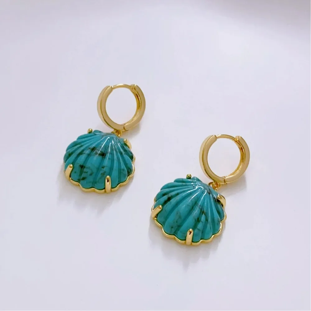 

New Arrival Niche Design Copper-plated Metal Hoop Turquoise Shell Shape Pendant High-end Light Luxury Versatile Earrings Women