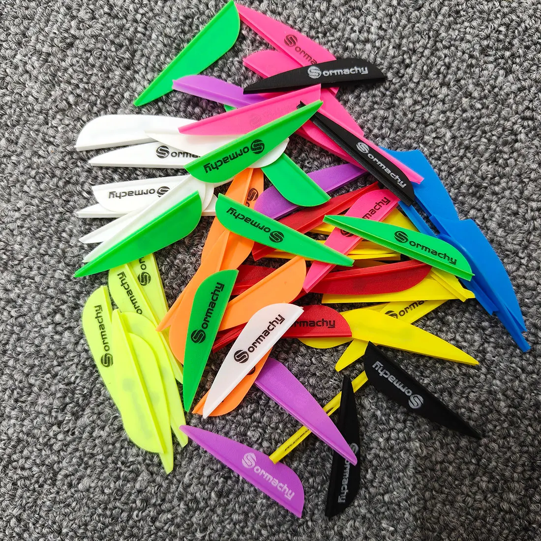 50 Stück Bogenschießen Kunststoff-Tropfenform-Federung 1,75 Zoll 2,5'' 3'' 4'' Hochwertige Gummi-Federflügel für Schießzubehör