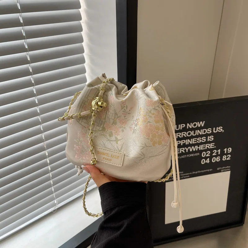 

New Style Pleated Bucket Bags Women2024New Summer Design Sense Niche Chain Shoulder Messenger Bag