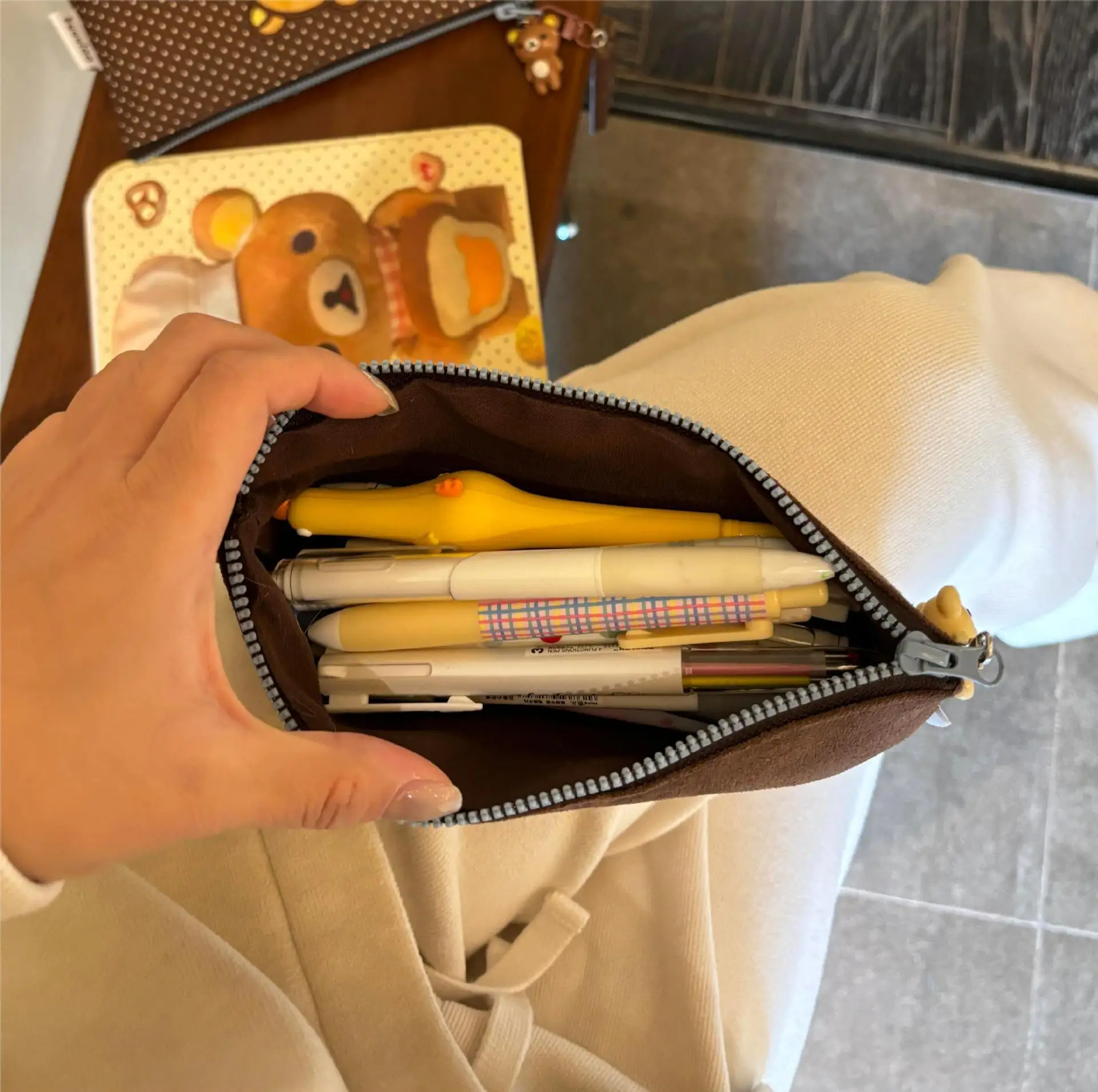 Rilakkuma Oolnnnq Federmäppchen mit Stickerei, Polka-Dot-Muster, große Kapazität, Handtasche im Ins-Stil, Aufbewahrungstasche, Schreibwaren-Organizer für Frauen – Detail 3