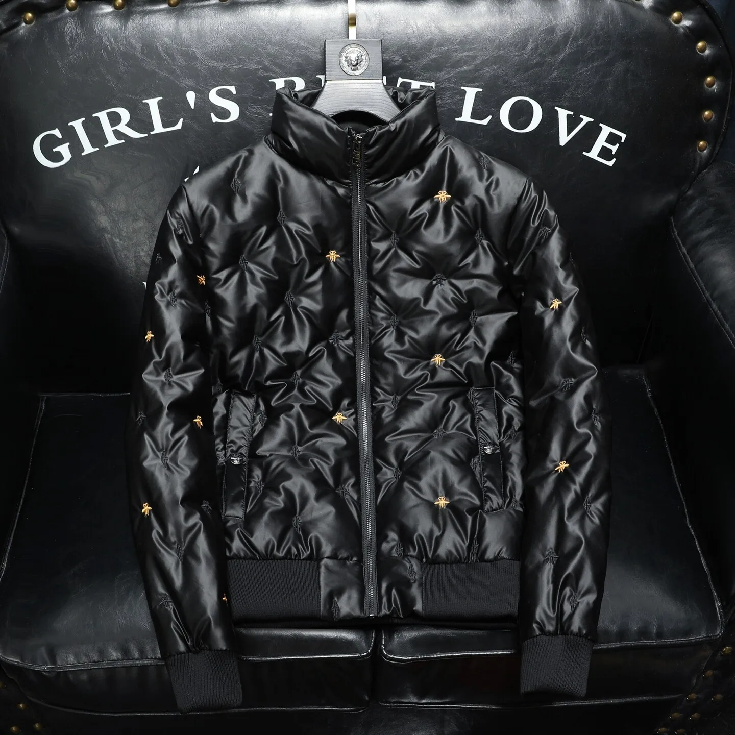 

Men's Embroidered down Jaet Thiened Du Feather 2025 Winter New High-end Lightweight Faion Urban Casual ort Sle