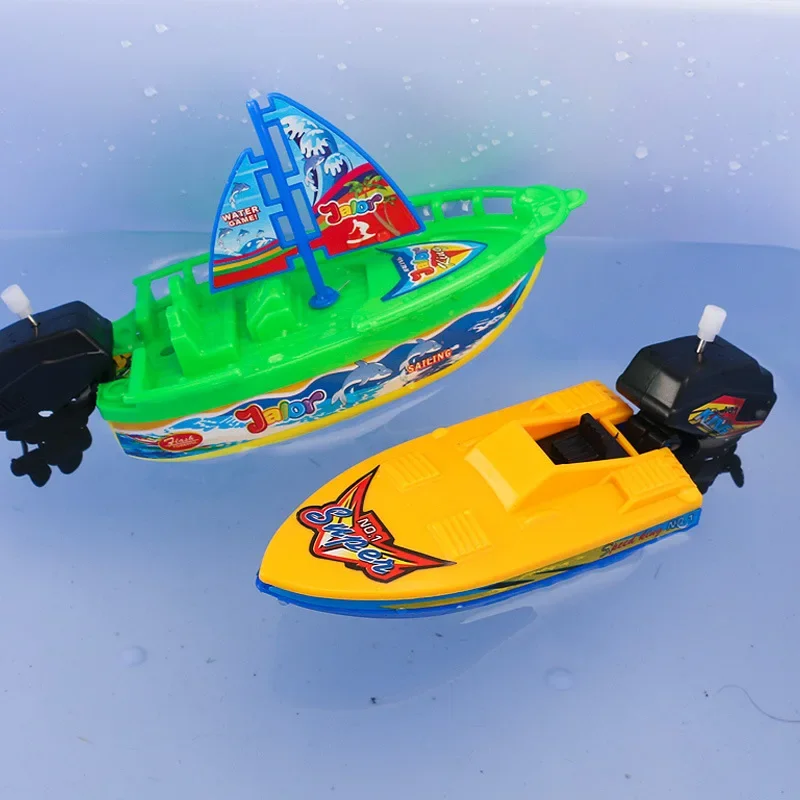 Brinquedo de corda de barco infantil, navio mecânico clássico, chuveiro de inverno, jogo de banho flutuando na água, 1pc