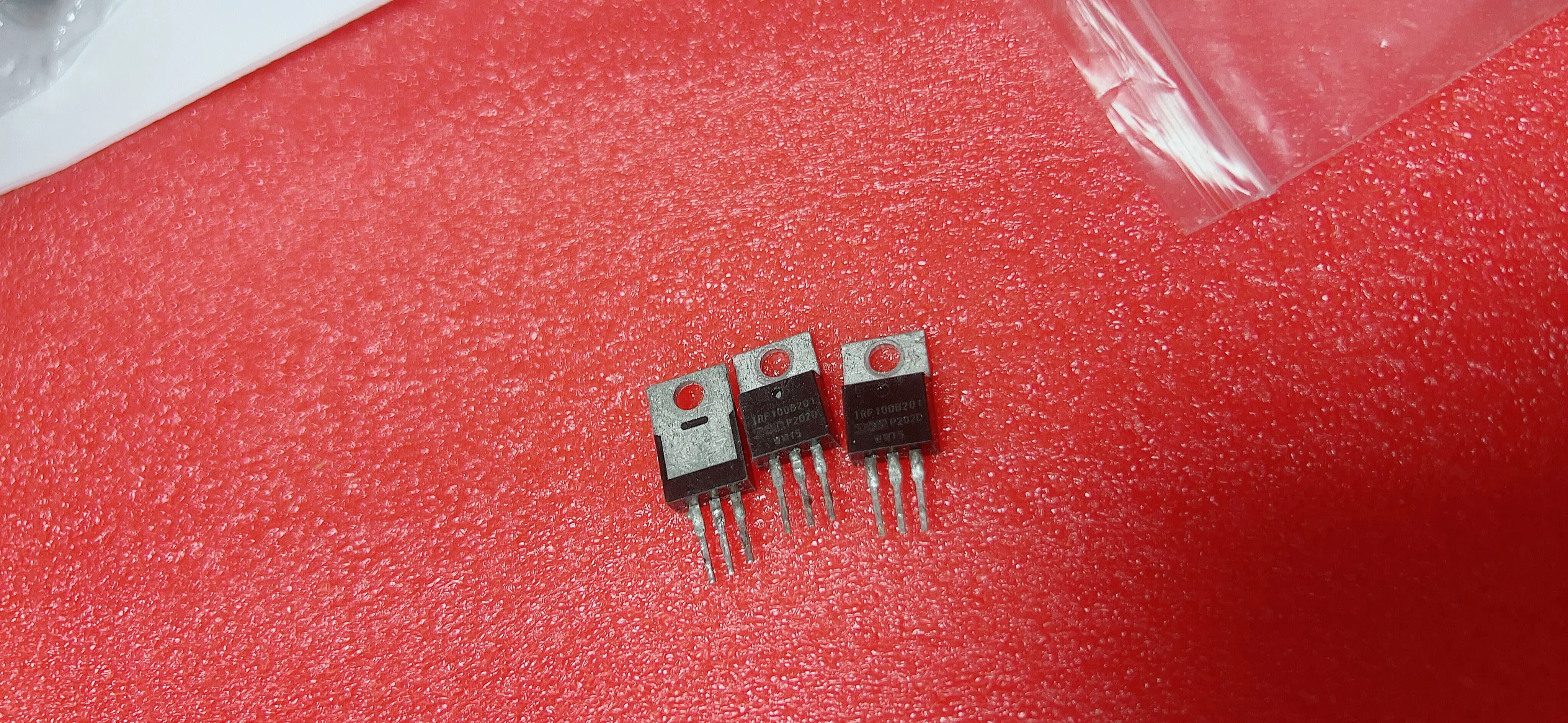 IRF100B201 TO-220 imported original character Measurement good 192A/100V   20PCS -1lot