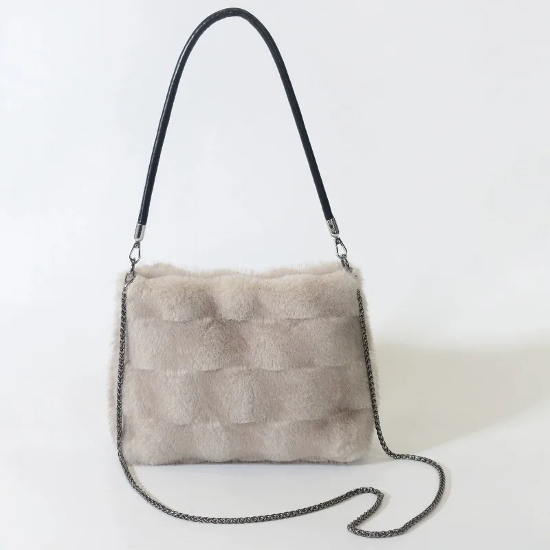 

Winter Fashion Fur Bag Women's 2025 New Fuzzy Small Handbag Women's Sweet Shoulder Bag High Street Style Celebrity Hobo Bolsos