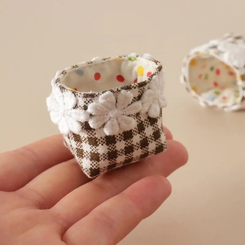 Mini panier de rangement en tissu pour maison de poupée, modèle de meubles de maison de poupée, ornement de scène de maison, jouets de simulation, 1/12