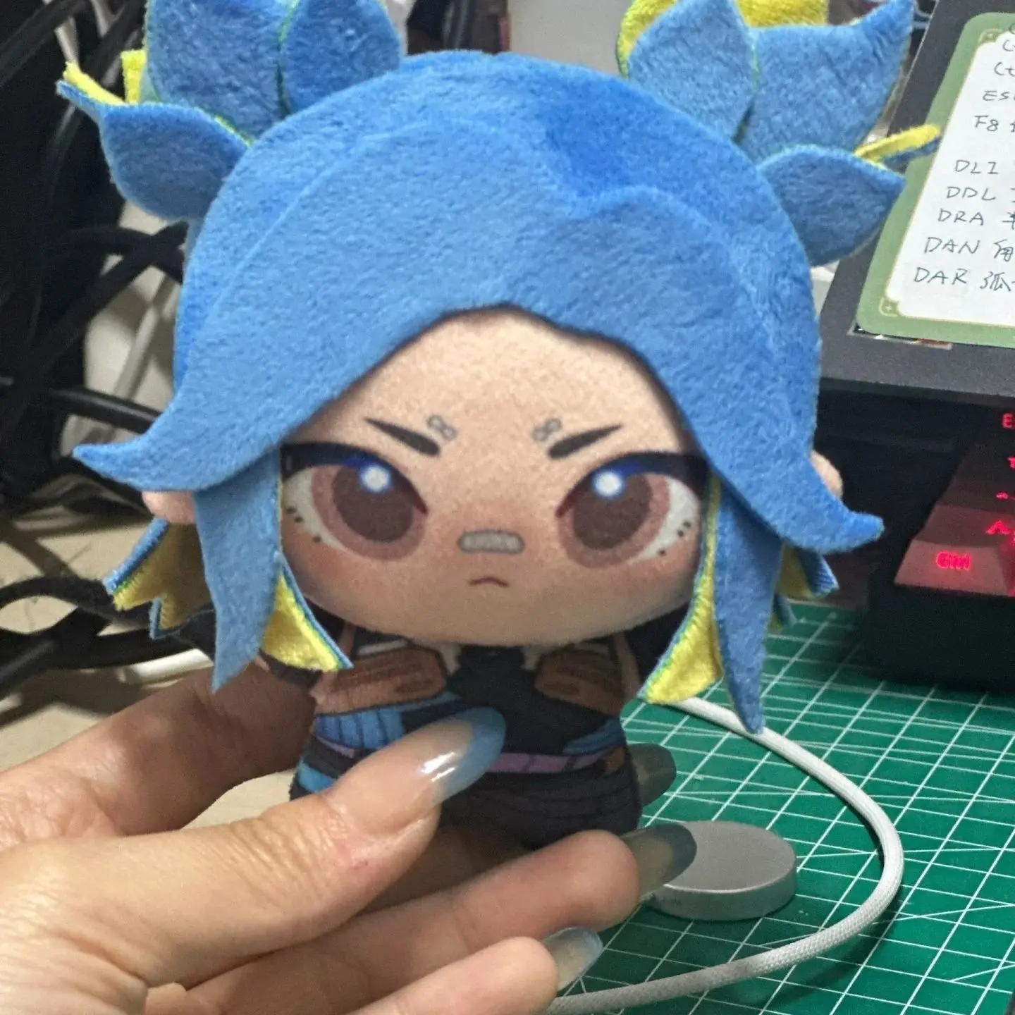 جديد Valorant النيون تأثيري أنيمي أفخم 10 سنتيمتر لطيف محشوة الجسم بلوشي الكرتون قلادة هدايا عيد الميلاد