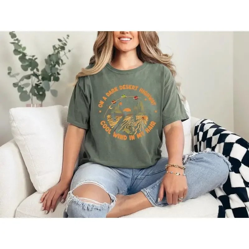 T-shirt On A Dark Desert Highway, Comfort Colors, aventure, voyage, randonnée, exploration, montagne, camping