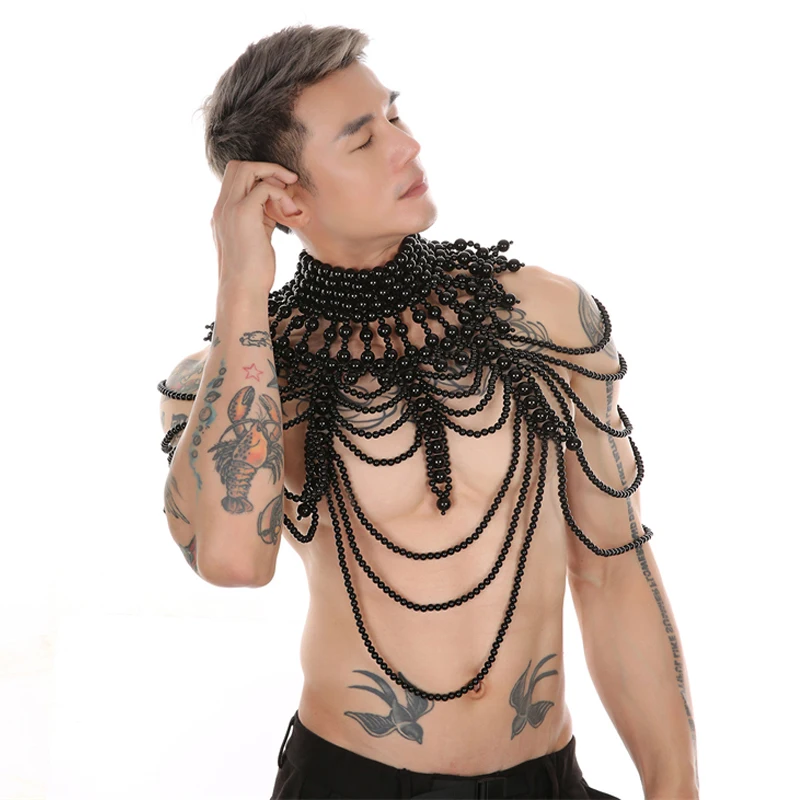 Herren-Umhang für Performance-Kostüme, handgefertigt, mit weißen Perlen, Rollkragen-Oberteil, Sommer-Mantel, schwarzer rückenfreier Umhang, Herrenbekleidung – Detail 1