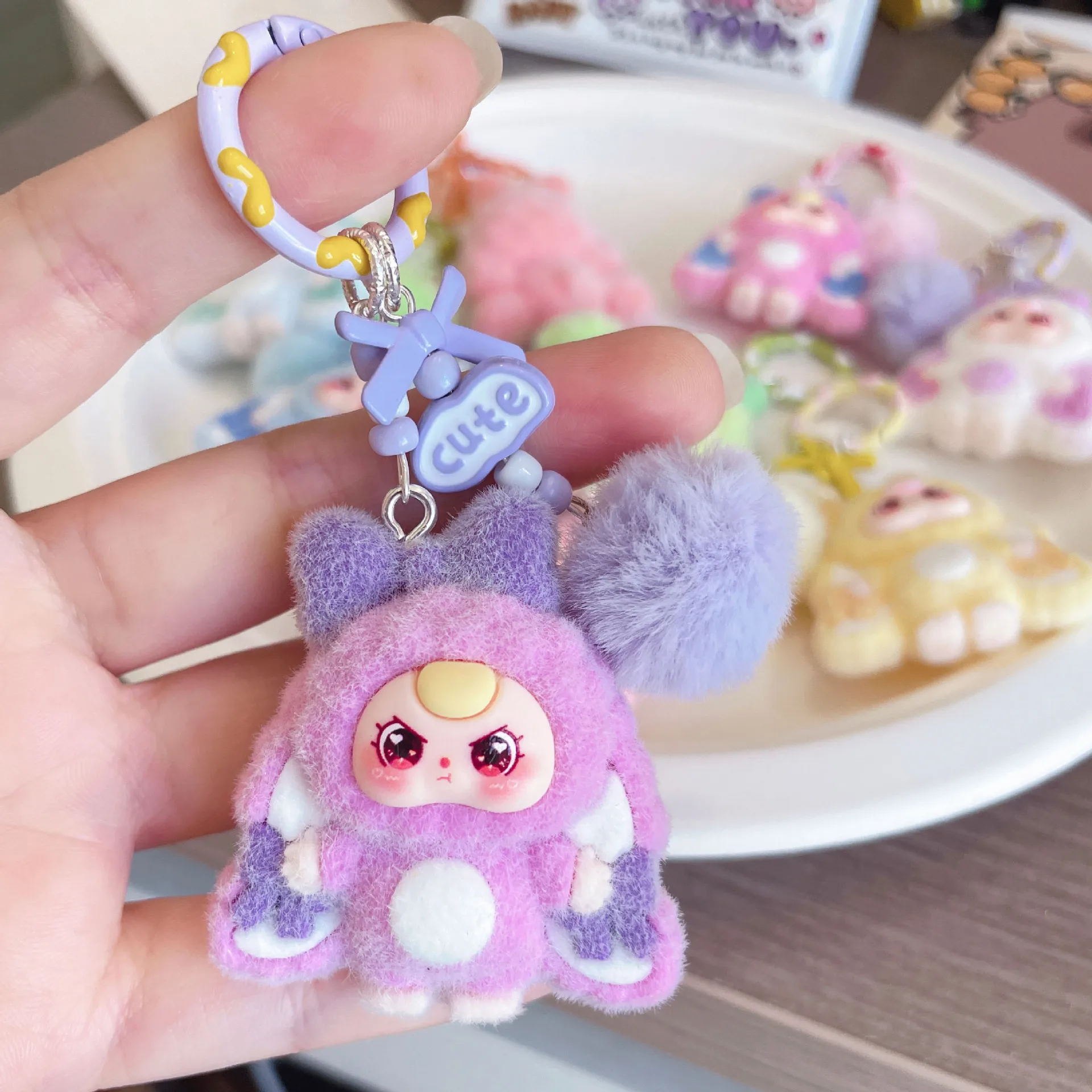 1 Stück dreidimensionaler Schlüsselanhänger – süßer kugelförmiger Schlüsselanhänger mit Schmetterlingsknoten