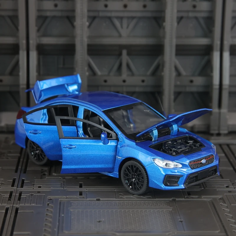 1:30 WRX STI puertas de coche modelo de carreras de aleación y capó de motor, el maletero se puede abrir tiene funciones de sonido y iluminación simuladas