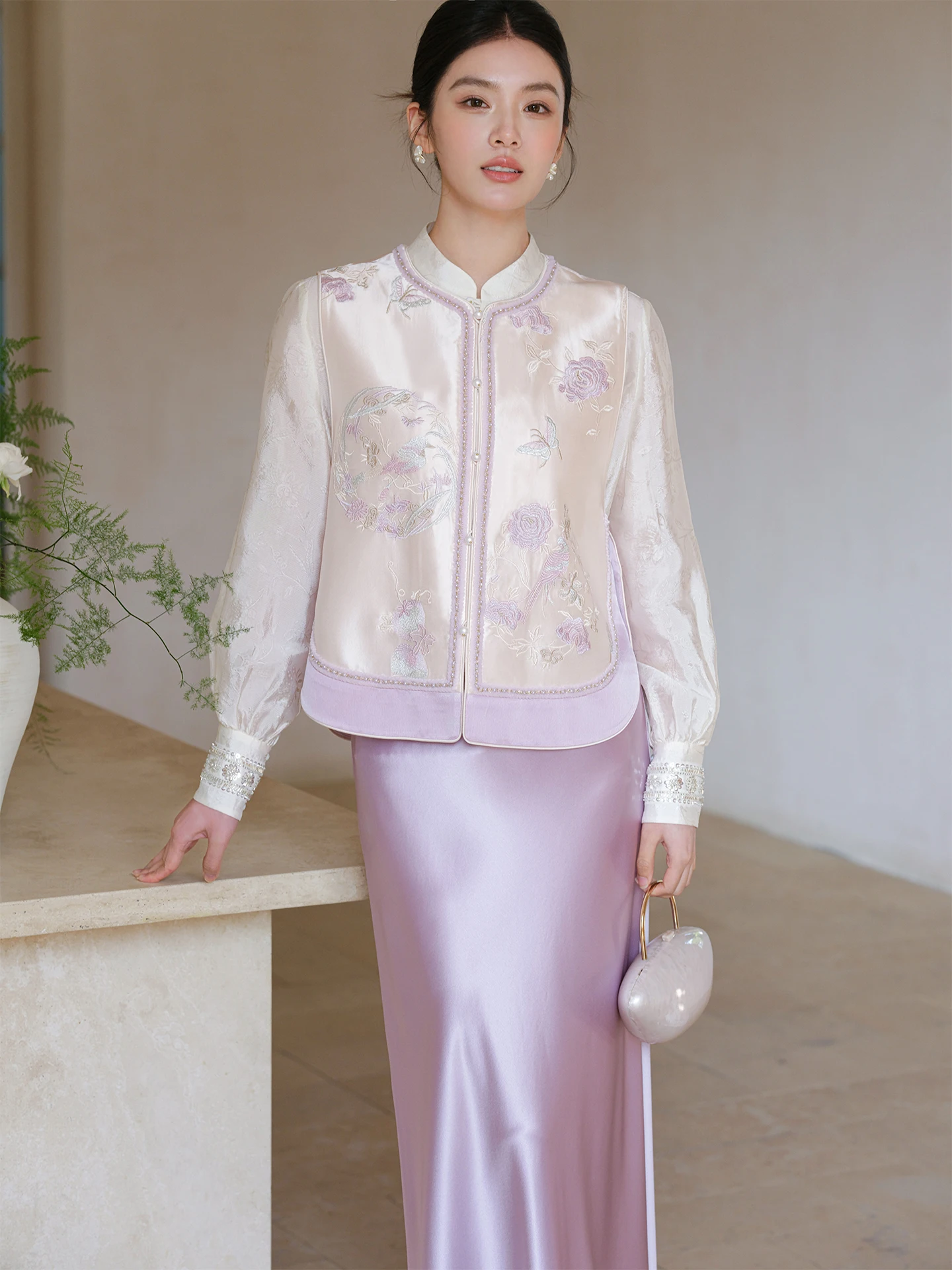 

Женский атласный жилет с вышивкой в китайском стиле, из ацетата, многослойный, с круглым вырезом, на одной пуговице, весенняя новинка