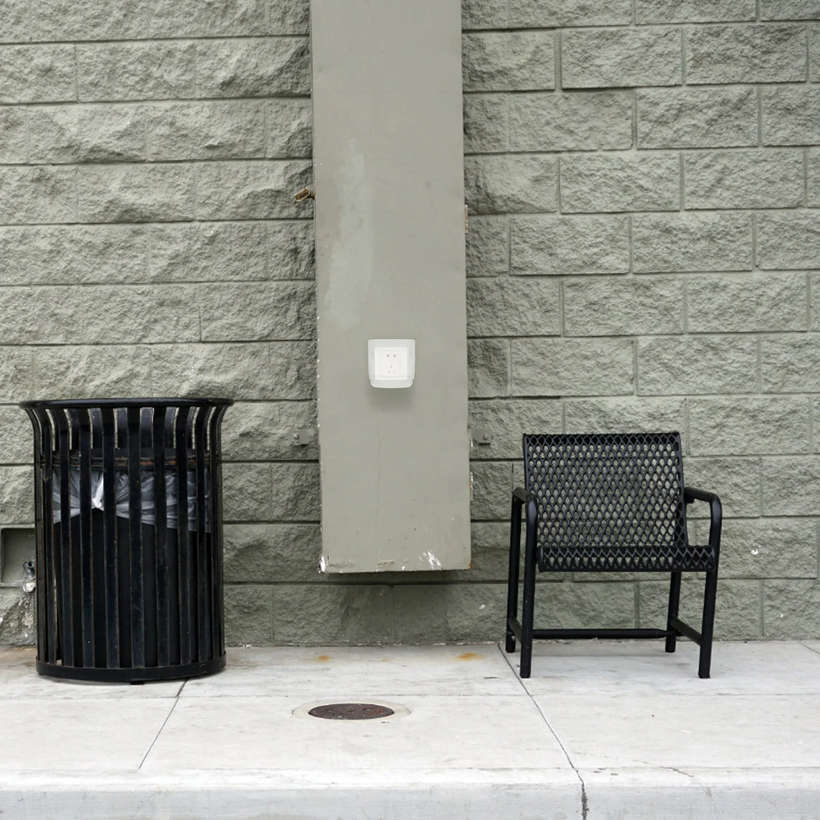 

2Pcs Weatherproof Electrical Outlet Cover Durable Material for Outdoor Sockets and Switches Resistant to Sun and Snow