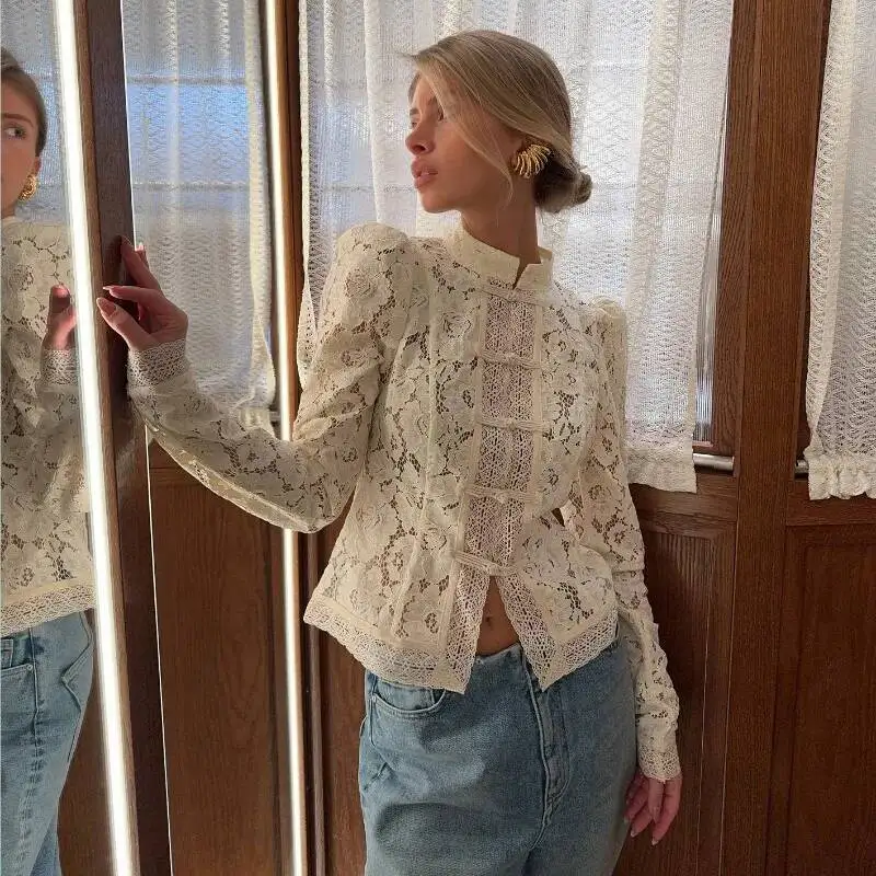 

Элегантные белые рубашки с вышивкой и пышными рукавами, летние французские сексуальные кружевные блузки с вырезами, повседневный топ с песочным воротником, винтажные рубашки 2025 г.
