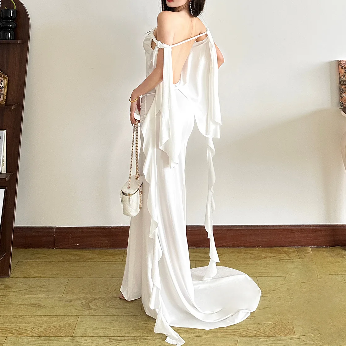 SylCue Eleganckie Długie Sukienki Damskie z Marszczeniami, Dekolt typu Slash, Odkryte Plecy, Ozdoba z Kwiatami 3D i Wstążką, Suknia Wieczorowa na Bal Maturalny, Vestidos