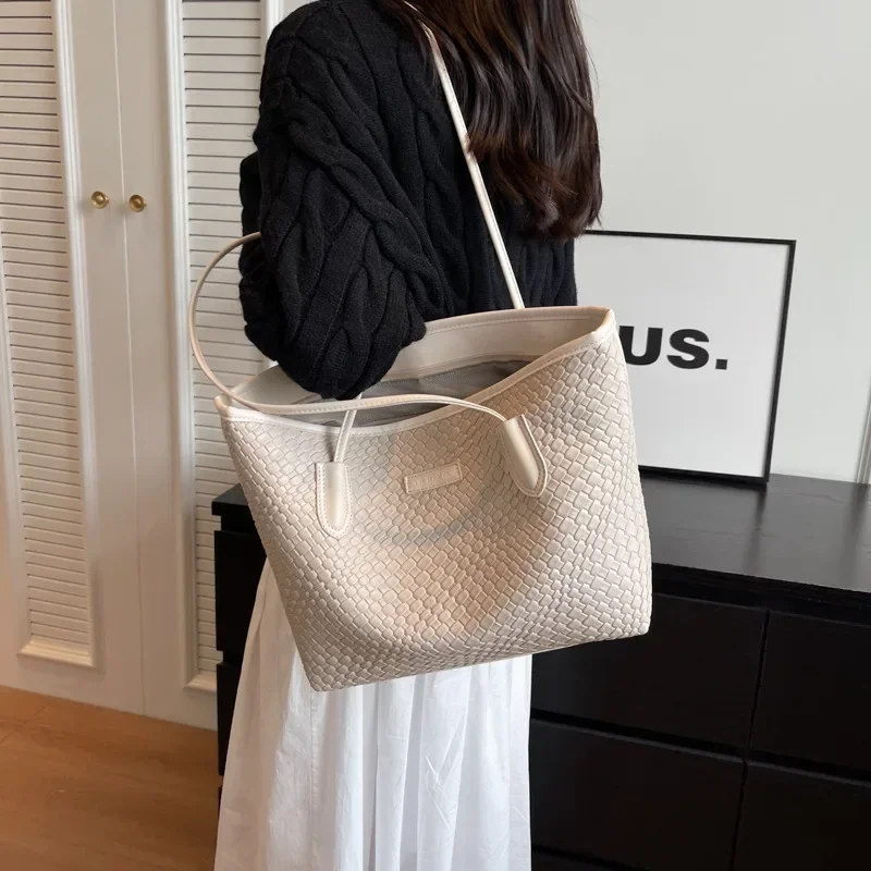 

2025 New Large-Capacity Women's Casual Shoulder Tote Bag | High-End Design for College Students | Class & Commuting Essential