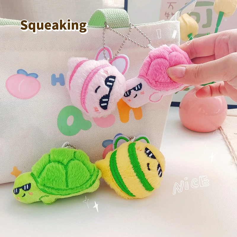 Squeak Turtle Bee Plush พวงกุญแจตุ๊กตาตลกตุ๊กตาจี้กุญแจรถกระเป๋าเป้สะพายหลังกระเป๋าตกแต่ง Bestie คู่ของขวัญ