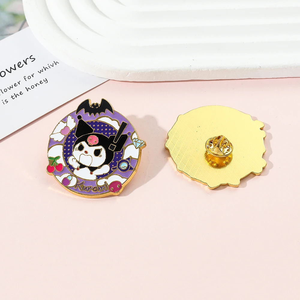 Vendita all'ingrosso Anime Hello Kitty Spille smaltate per giacca Badge Spilla Accessori Simpatiche spille Kuromi Melody per regalo di gioielli per ragazza