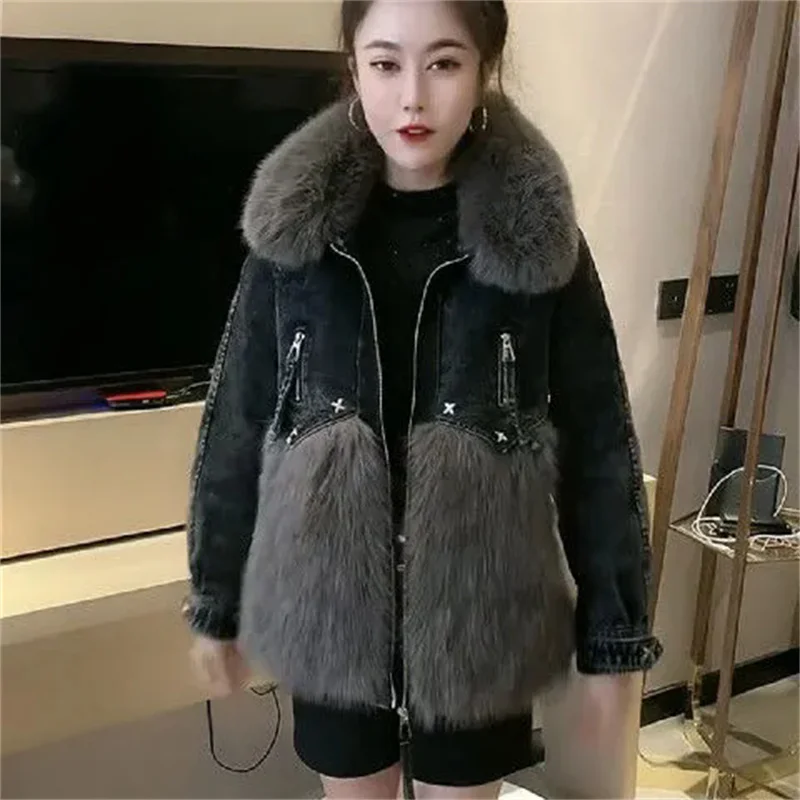 2025 Winter New Women Loose Imitation Fox Fur Stitching Denim Thickened Pie To Overcome Female High-end Slim Vintage Fur Jacket