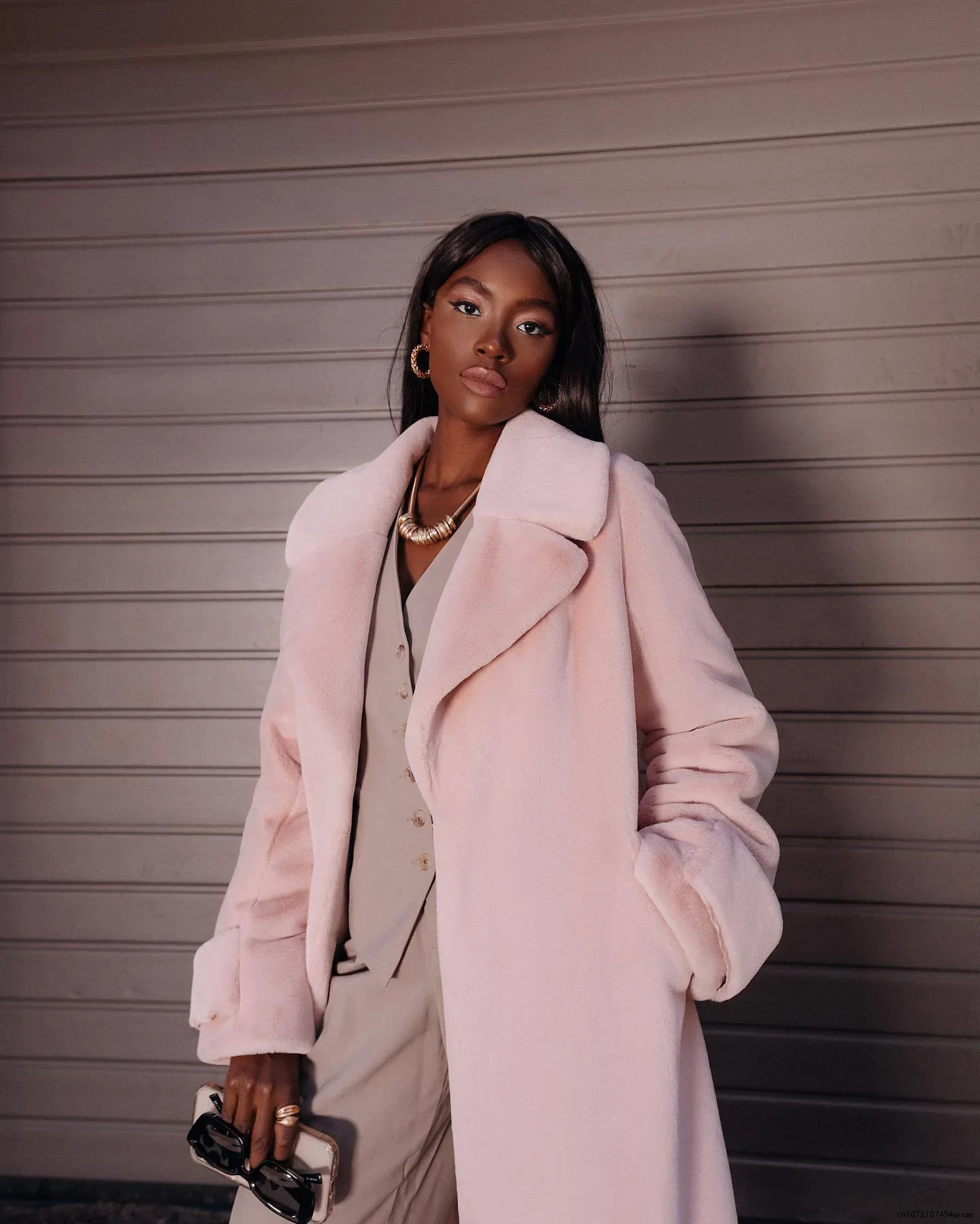 

2025 Winter Long Belt Double Breasted British Style Fashion Black Fluffy Soft Faux Mink Fur Trench Coat for Women Long Sleeve