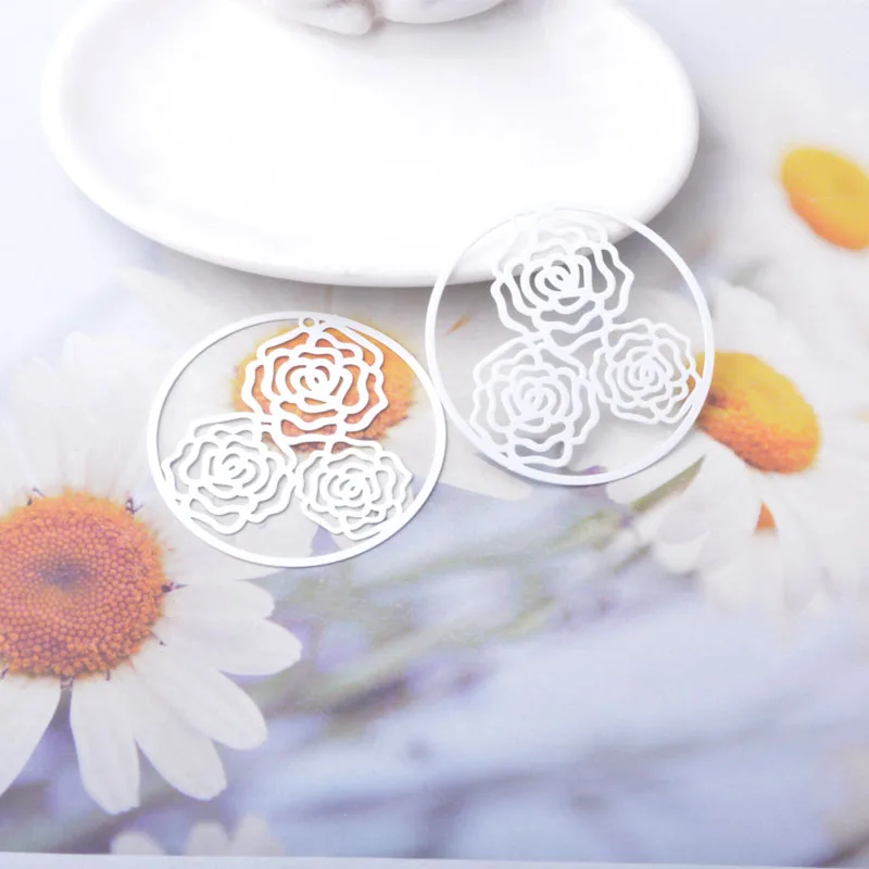 20 Stück AB932 Messing-Schmuckanhänger in Hellgolden, Große Runde Blumen-Charms, Bemalte Anhänger für DIY Damen-Ohrringe und Accessoires – Detail 11