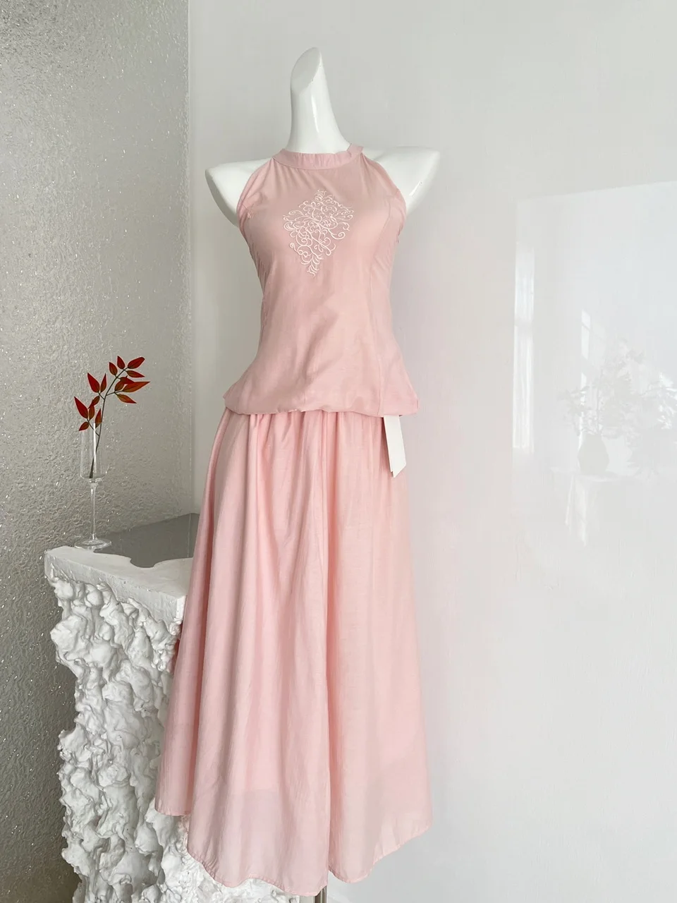 

New Chinese Style High Waist Embroidered Sleeveless Vest Top And Half Skirt Set for Women Summer Fashion Two Piece Suit
