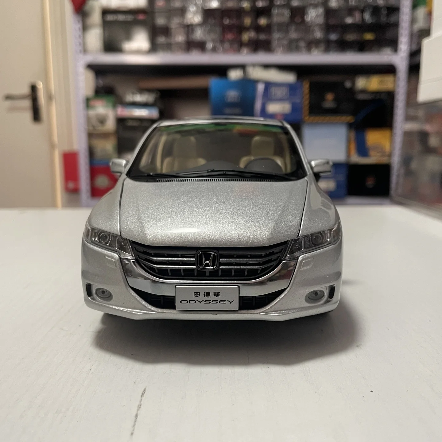 مقياس 1:18 مصنوع من خليط معدني 2009 فضي هوندا أوديسي RB3 ألعاب سيارات نموذج كلاسيكيات الحنين هدايا للكبار عرض تذكاري ثابت