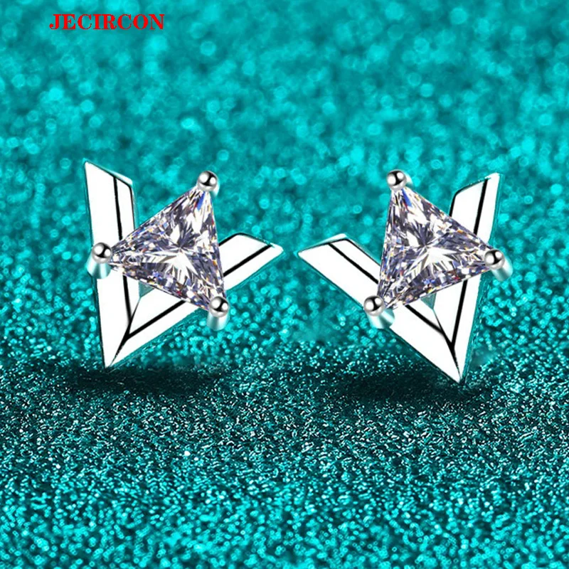 

JECIRCON S925 Sterling Silver Moissanite Stud Earrings 1 Carat Hypoallergenic Geometric Triangle Sparkling Gemstone Fine Jewelry