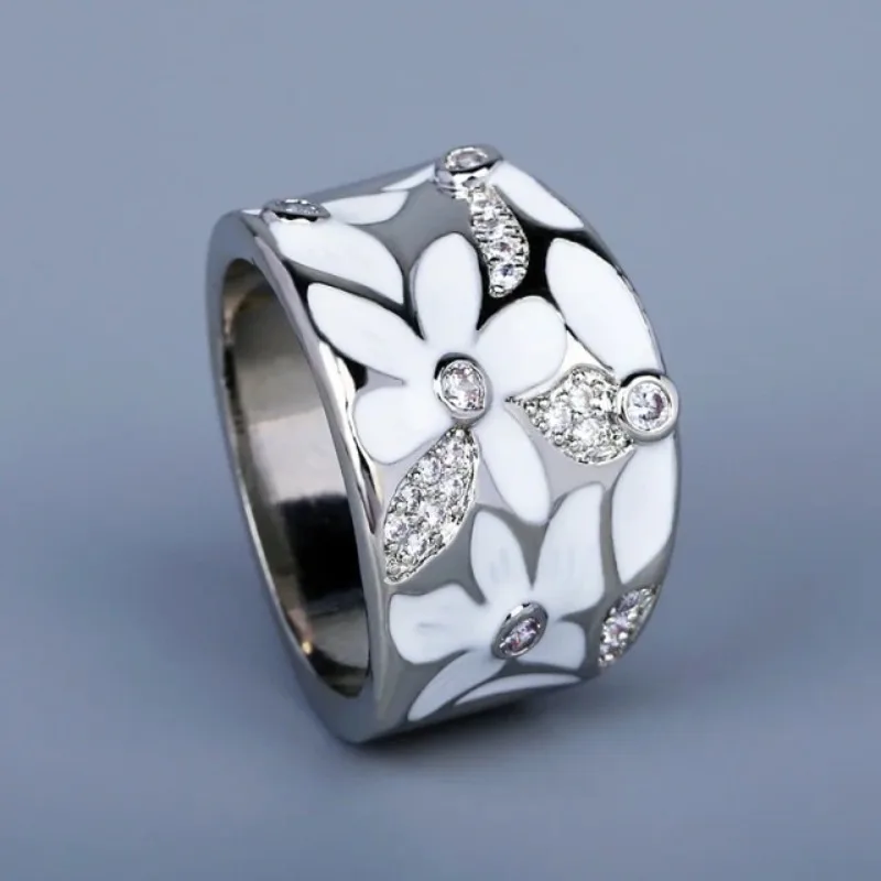 

Модные женские кольца серебристого цвета с инкрустацией белыми фианитами и эмалью для вечеринок и повседневной носки