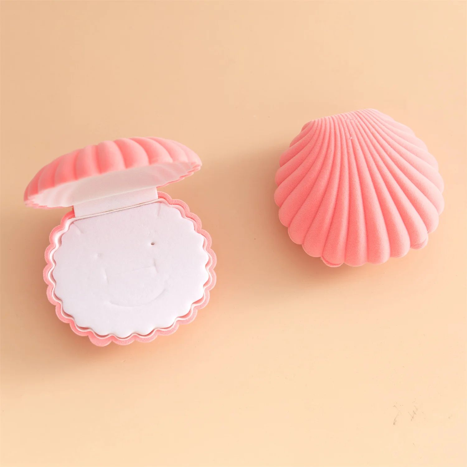 Anjj 6-Color Shell Jewelry Box 2024 New Lovely Velvet Trinket Box with Smiley Face Shaped Sponge Liner Oversize 82mm*82mm