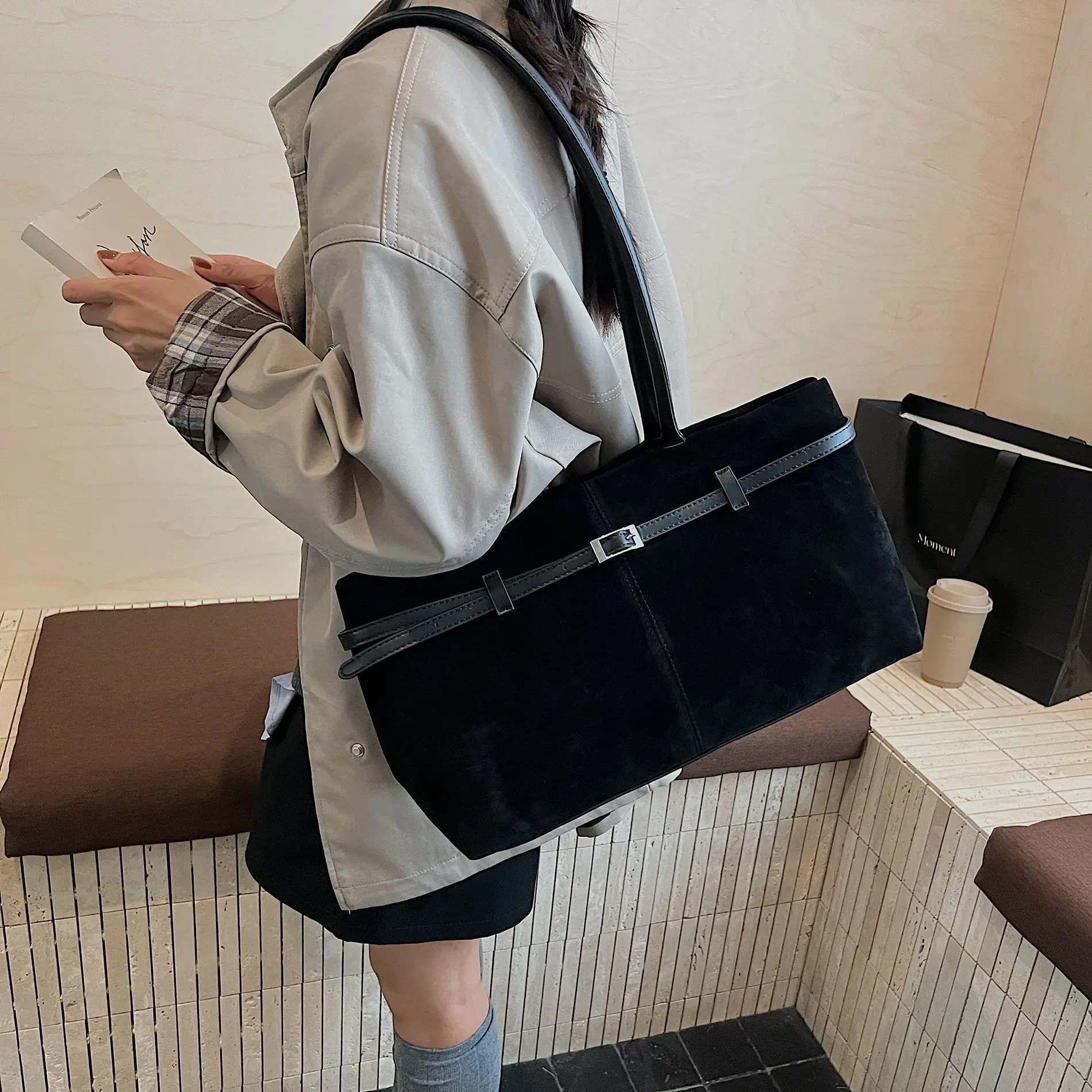 ريترو المارون حمل حقيبة المرأة حزام من الجلد الجلد المدبوغ سعة كبيرة حقيبة كتف السيدات بلون قسط تخفيف حقيبة تحت الإبط 2025 #5