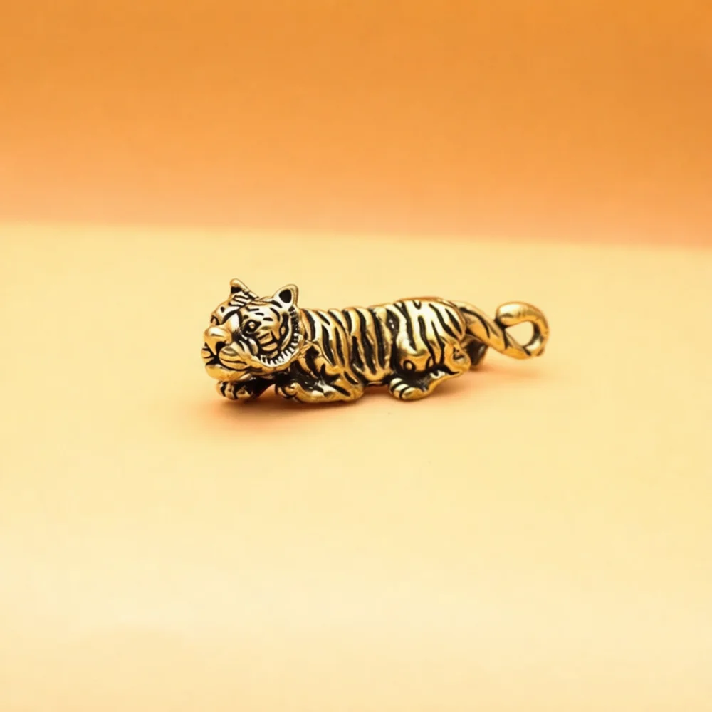 Luxury Vintage Animal Figurine Solid Metal Keychain Desktop Ornament Copper Finished Handicraft For Decoration