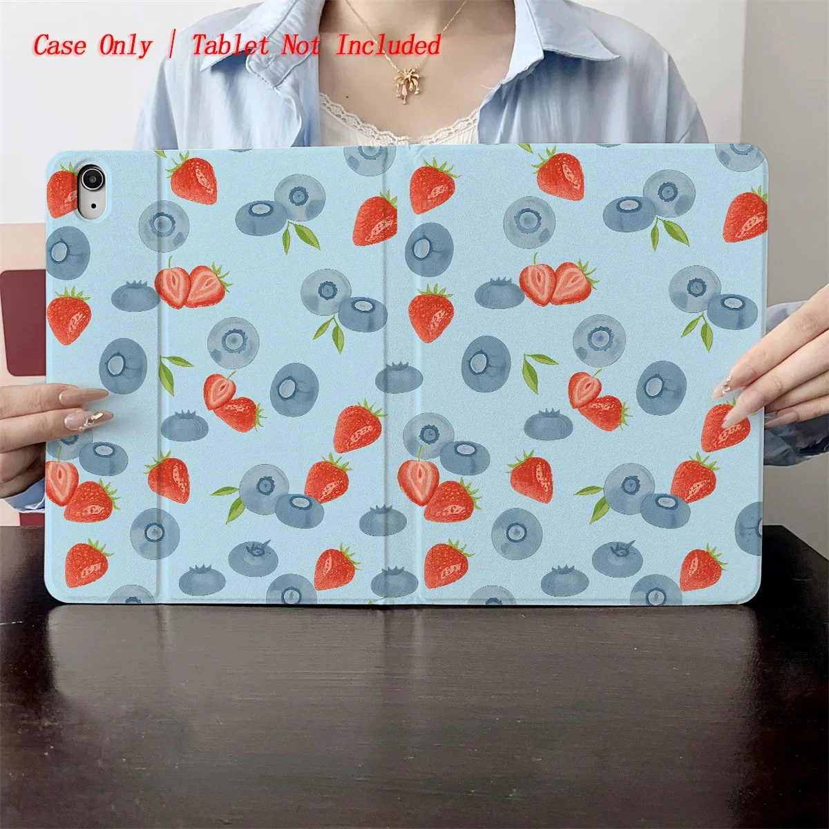 

Печать с клубничным и черничным узором 2025 года — чехол подходит для нескольких таблеток Apple, таких как iPad/iPad pro/iPad air