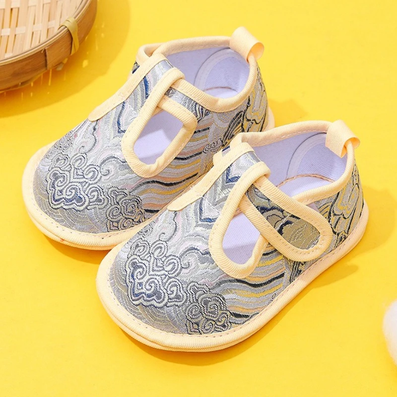 Child walkingshoe2025new retro baby traditional clothshoe baby anti softsole home floorshoe casual versatile toddler walkingshoe
