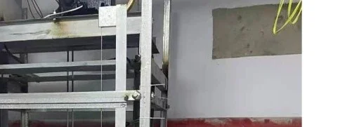 مصعد البضائع الصغيرة/مصعد البكم/مصعد المطعم