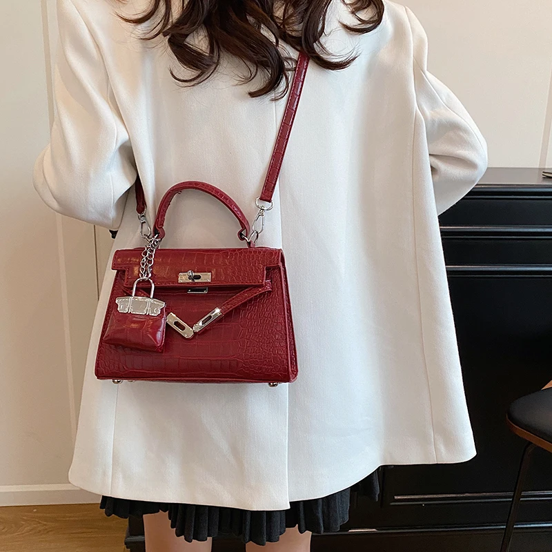 

Элегантная легкая роскошная нишевая минималистичная кожаная сумка, двухсторонняя (плечо/сумочка), легкая, универсальная для поездок на работу