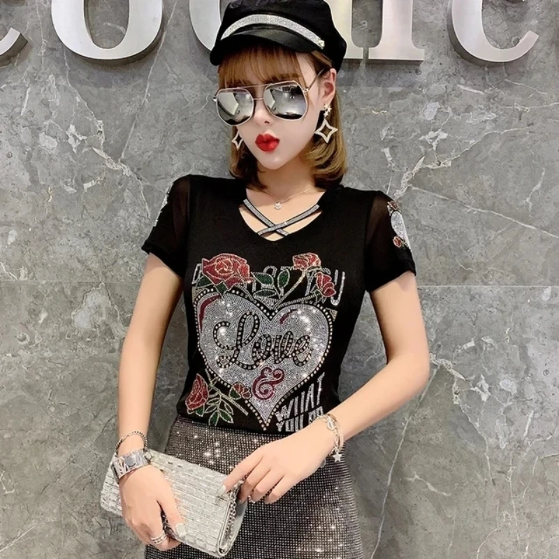 

Summer European Girl T-shirts Clothes Women Sexy V-Necks Shiny Rose Diamonds Mesh Tops Luxury Short Sleeve Flower Tees V1032