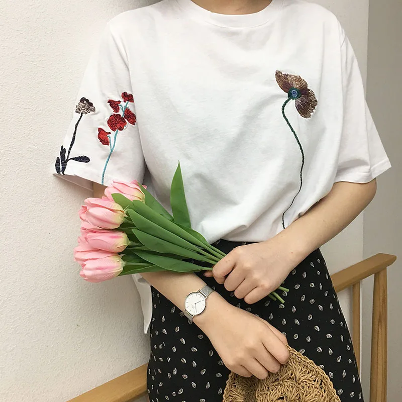 女性用半袖tシャツ,ルーズでカジュアル,花柄の刺繍が施された新しい夏のファッション