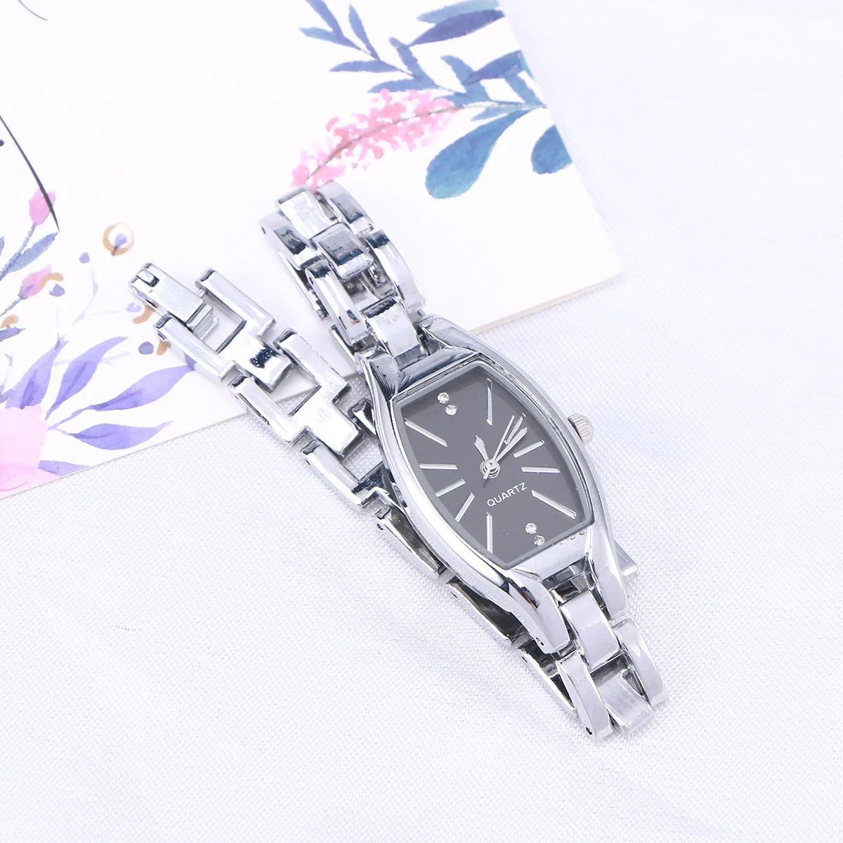 Noble Quartz Watch Silver Black-Faced Simple Elegant Design Wristwatch Perfect Gift for Women Quartz Watch for Lady Business