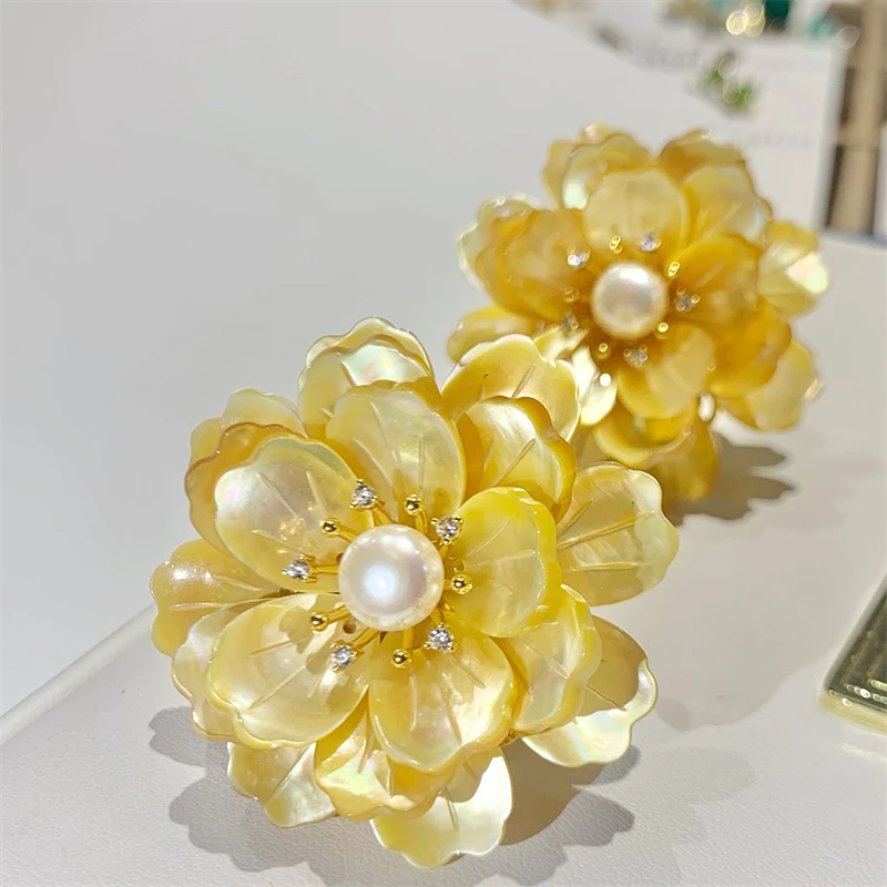 National Style Jewelry Natural Freshwater Pearl Shell Hibiscus Flowers Brooches Pins for Women Clothing Accessories Peony Broche