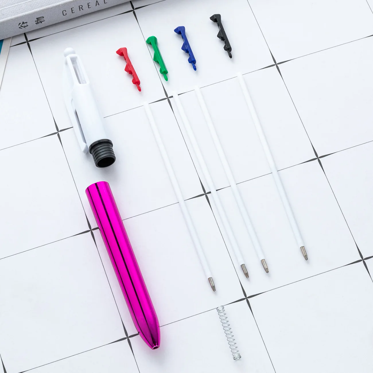 18-90 قطعة قلم حبر جاف 4 في 1 مطلي بالكهرباء |   أداة كتابة متعددة الألوان قابلة للسحب للمكتب والسفر