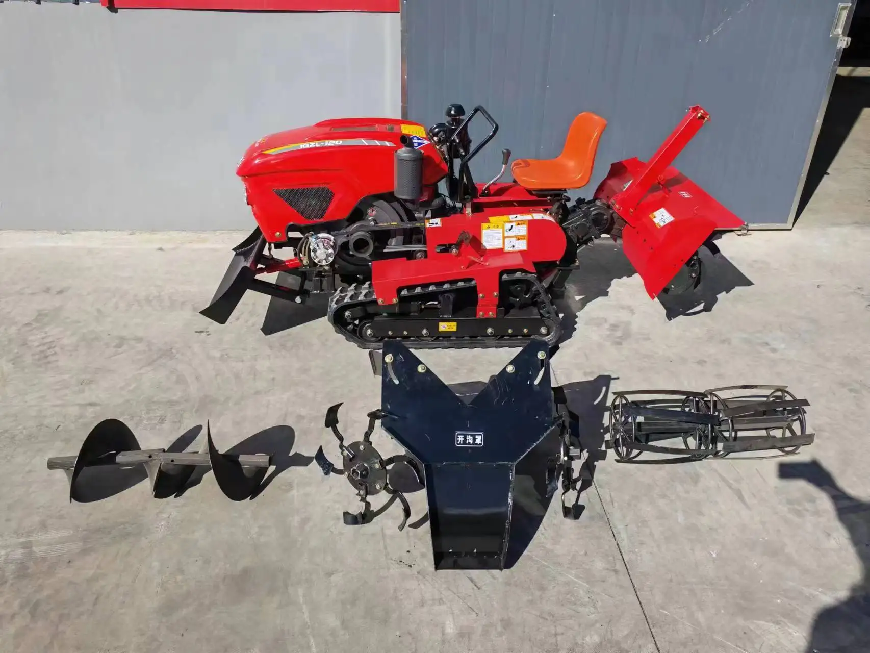 Multifunctional Rotary Tiller Agricultural Machinery Rotary Cultivator Mini Crawler Tractor Price